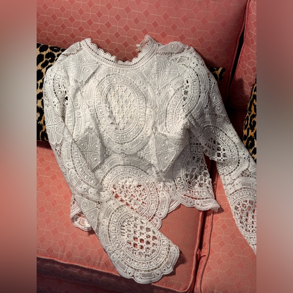 White lace long sleeve top